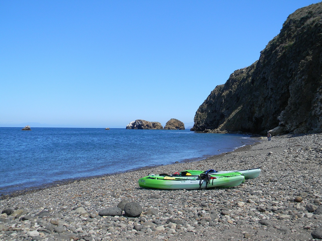 kayak, kayaks, beach-969043.jpg